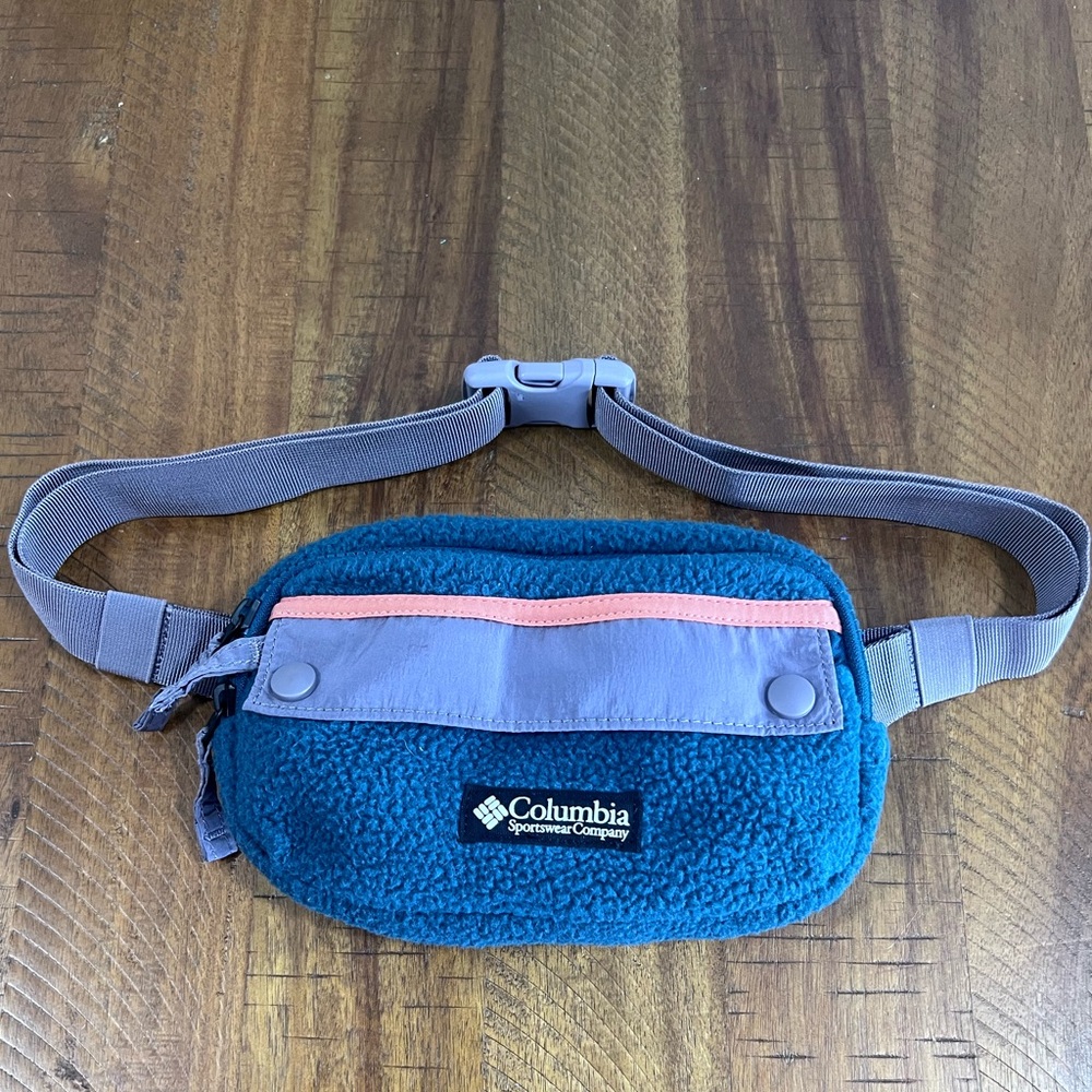 EUC Columbia Helvetia Night Way/Granite Purple Hip Pack